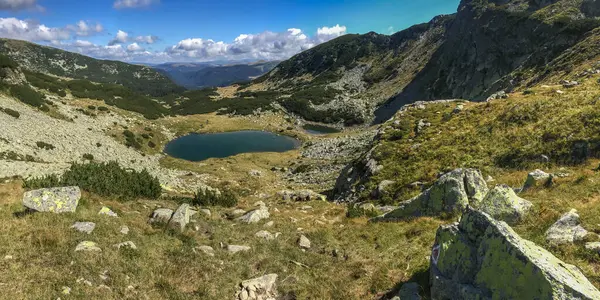 stock image Panoramic view of Galcescu and Vidal lake in the Parang mountains, Romania. 