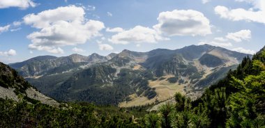 Romanya 'nın başkenti Retezat' taki dağ manzarası. Panoramik görünüm.