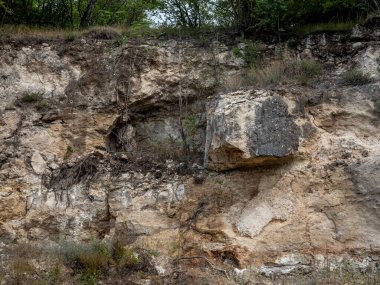 Romanya 'nın Hunedoara ilçesindeki Travertine taş ocağı