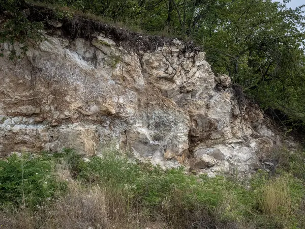 Romanya 'nın Hunedoara ilçesindeki Travertine taş ocağı