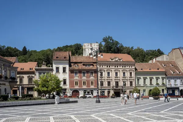 Brasov, Romanya 9 Ağustos 2025: Brasov, Transilvanya 'daki Konsey Meydanı.