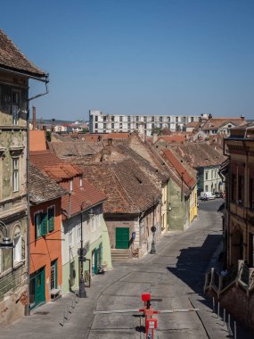 Brasov, Romanya 10 Ağustos 2025: Sibiu, Transilvanya, Romanya 'daki Ocnei Caddesi.