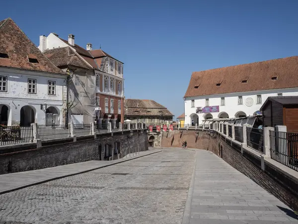 Brasov, Romanya 10 Ağustos 2025: Sibiu, Transilvanya, Romanya 'daki Ocnei Caddesi.