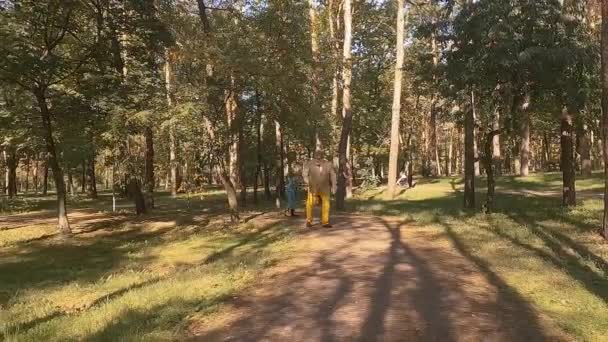Old Grandfather Walking Stick Runs Race Child Girl — 비디오