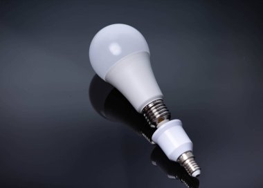 Enerji tasarrufu ampulü ve E14 'ten E27' ye geçiş