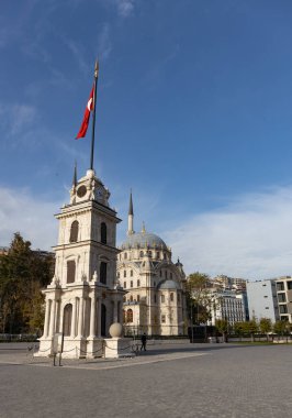 22 Ekim 2023, İstanbul Türkiye. Tophane-i amire cami ve Sanjak kulesi.