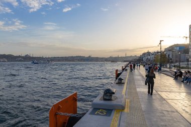23 Ekim 2023, İstanbul Türkiye. Galata limanı ve bosphorus. Karadeniz yakınlarında gün batımı.