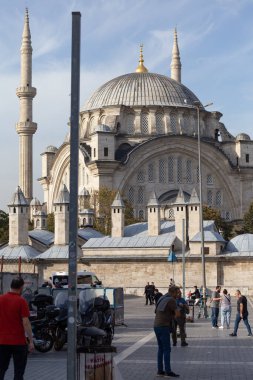 23 Ekim 2023, İstanbul, Türkiye. Nuruosmanye Camii alışveriş için en büyük yerlerden birine yakın.