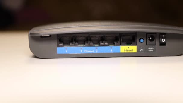 Router Para Internet Inalámbrico Ranuras Para Cables Red Fuente Alimentación — Vídeos de Stock