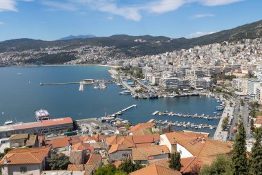 5 Nisan 2024, Kavala Yunanistan. Kavala kıyıları antik kale, Doğu Makedonya ve Trakya, Yunanistan 'dan fotoğraflandı