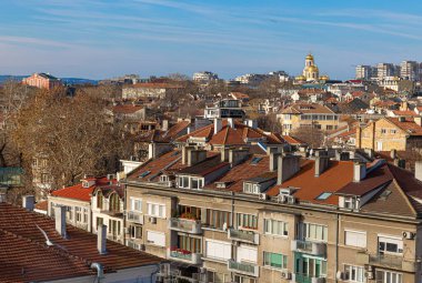 14 Aralık 2024, Varna, Bulgaristan. Varna 'nın merkezinden, Katedral' den ve binaların çatılarından bak.