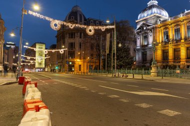 14 Aralık 2024. Bükreş Romanya. Calea Victoriei Noel süslemeleri ile gece vakti.
