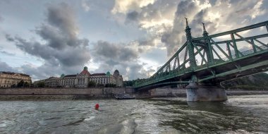 Macaristan 'da Budapeşte' ye bir gezi, harika anıtlarla dolu güzel bir şehir, en iyi fotoğraf..