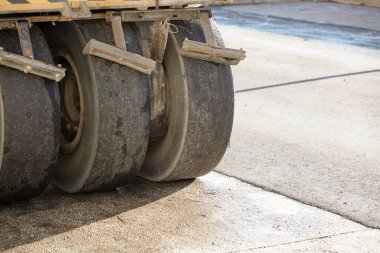 Yol yapım ekipmanları asfalt kaplama siyah üst şerit