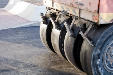 Yol yapım ekipmanları asfalt kaplama siyah üst şerit