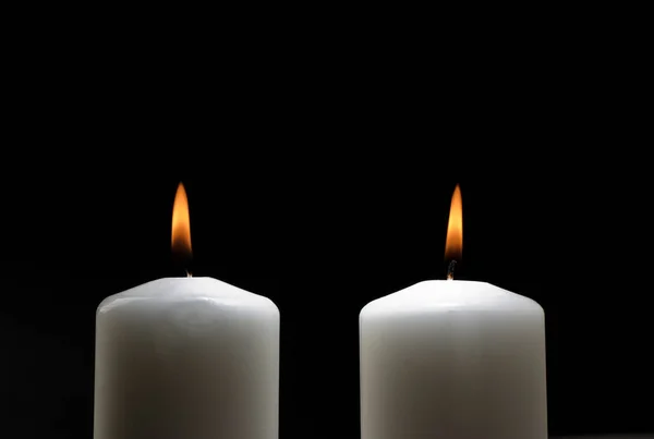Две Горящие Свечи Черном Фоне Пара — стоковое фото