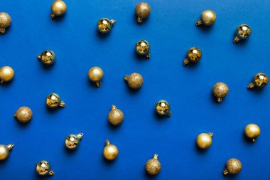 Christmas composition. a pattern of christmas balls on colored background. Flat lay, top view New year decor.