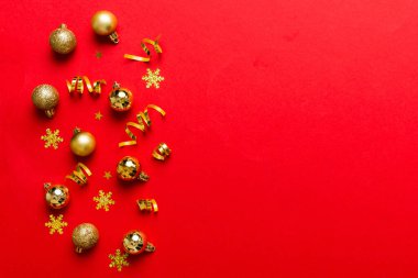 Christmas composition. a pattern of christmas balls on colored background. Flat lay, top view New year decor.