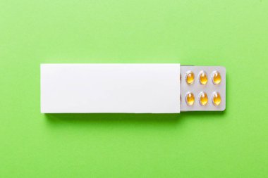 Boş Beyaz Ürün Paket Model Kutusu. Omega kabarcıklı üst görüşlü boş ilaç kutusunu aç.