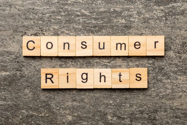 Tahta blokta yazan teselli hakkı sözcüğü. masadaki teselli hakları metni, konsept.