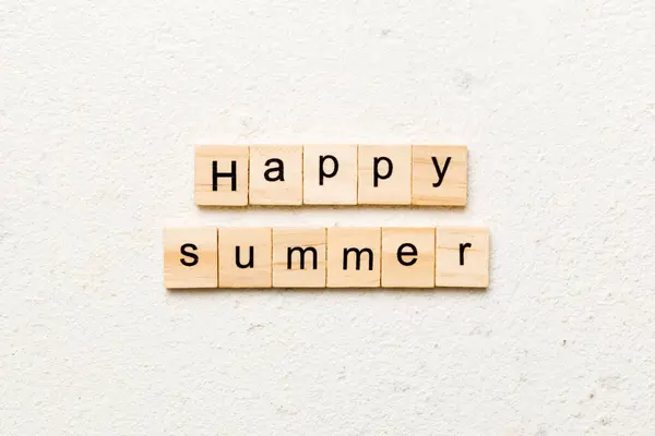 Χαρούμενη Καλοκαιρινή Λέξη Γραμμένο Ξύλο Μπλοκ Ευτυχισμένο Καλοκαίρι Κείμενο Στο — Φωτογραφία Αρχείου