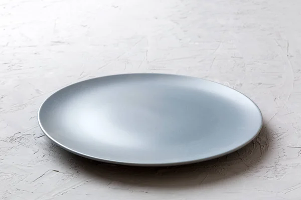 시멘트 배경에 접시의 당신의 디자인을 — 스톡 사진