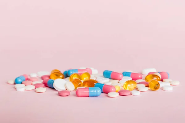 Wiele Różnych Kolorowych Leków Pigułki Perspektywy Zestaw Wielu Tabletek Kolorowe — Zdjęcie stockowe