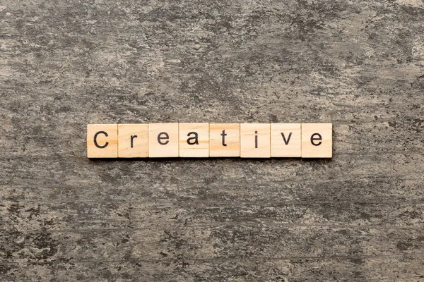 Δημιουργική Λέξη Γραμμένο Ξύλο Μπλοκ Δημιουργικό Κείμενο Στο Τραπέζι Έννοια — Φωτογραφία Αρχείου