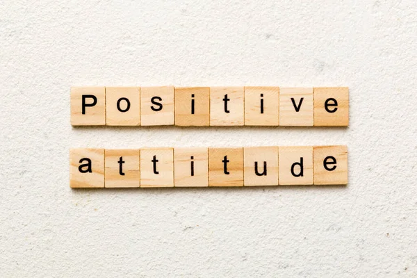 Atitude Positiva Palavra Escrita Bloco Madeira Texto Atitude Positiva Mesa — Fotografia de Stock