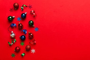 Christmas composition. a pattern of christmas balls on colored background. Flat lay, top view New year decor.