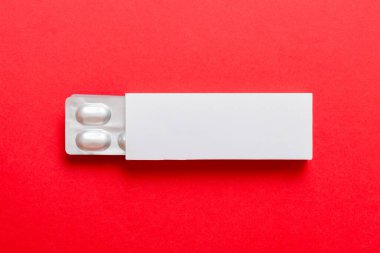 Boş Beyaz Ürün Paket Model Kutusu. Kabarcık görünümlü boş ilaç kutusunu aç.