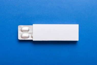 Boş Beyaz Ürün Paket Model Kutusu. Kabarcık görünümlü boş ilaç kutusunu aç.