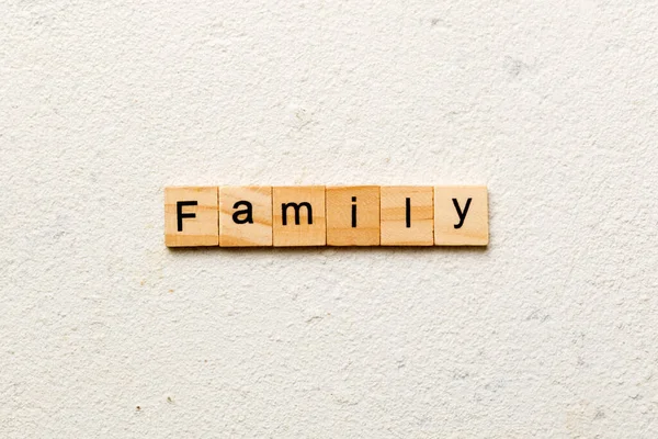 Rodinné Slovo Napsané Dřevě Rodinný Text Stole Koncept — Stock fotografie