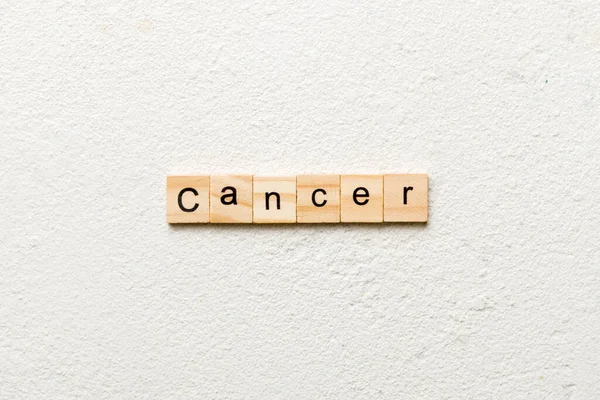 Cancer Słowo Napisane Bloku Drewna Tekst Cancer Cementowym Stole Projektowania — Zdjęcie stockowe
