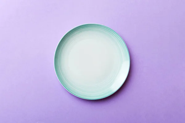 Вид Сверху Изолированный Цветной Фон Пустой Круглой Голубой Тарелки Еды — стоковое фото
