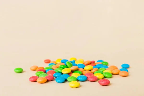 Mucchio Deliziose Caramelle Colorate Dolci Sfondo Colorato Vista Dall Alto — Foto Stock
