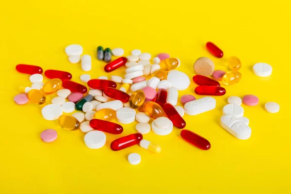 Mnoho Různých Barevných Léků Pilulky Perspektiva Pohled Sada Mnoha Pilulek — Stock fotografie
