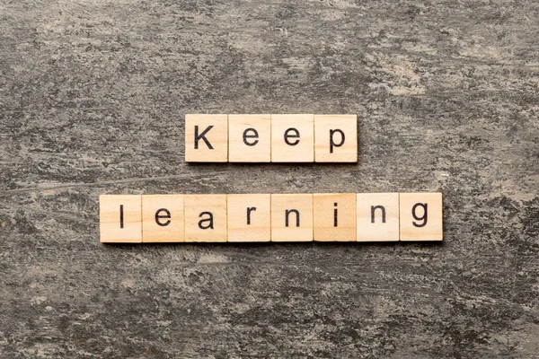 Keep Learning Word Written Wood Block Keep Learning Text Table — Stock Photo, Image