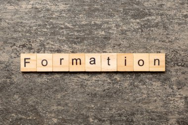 Tahta blokta yazılı format kelimesi. tablo üzerinde biçim metni, konsept.