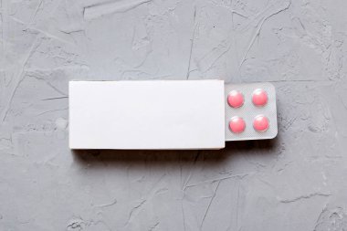 Boş Beyaz Ürün Paket Model Kutusu. Kabarcık görünümlü boş ilaç kutusunu aç.