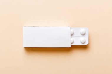 Boş Beyaz Ürün Paket Model Kutusu. Kabarcık görünümlü boş ilaç kutusunu aç.