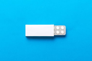 Boş Beyaz Ürün Paket Model Kutusu. Kabarcık görünümlü boş ilaç kutusunu aç.