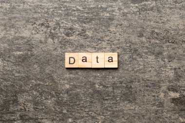 Tahta blokta yazılı veri sözcüğü. tablo üzerinde veri metni, konsept.
