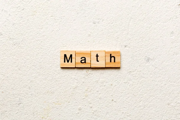 用木块写的数学单词 数学课本 — 图库照片