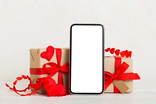 Mobile Phone Blank Screen Colored Background Hearts Calendar Gift Box — стоковое фото