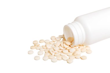 Beyaz ilaçlar konteynırdan akıyor. ilaç beyaz ilaç şişesi beyaz arka planda izole.