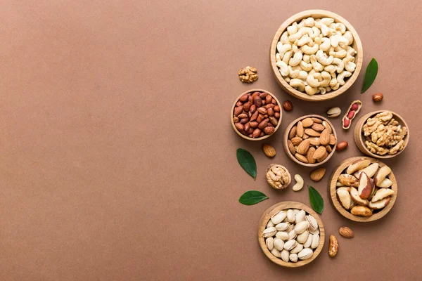 Mixed Nuts Wooden Bowl Mix Various Nuts Colored Background Pistachios — Fotografia de Stock