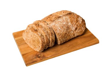 Beyaz arka planda izole edilmiş peçeteli taze dilimlenmiş ekmek çeşitleri. Sağlıklı mayasız ekmek. Fransız ekmeği dilimi.