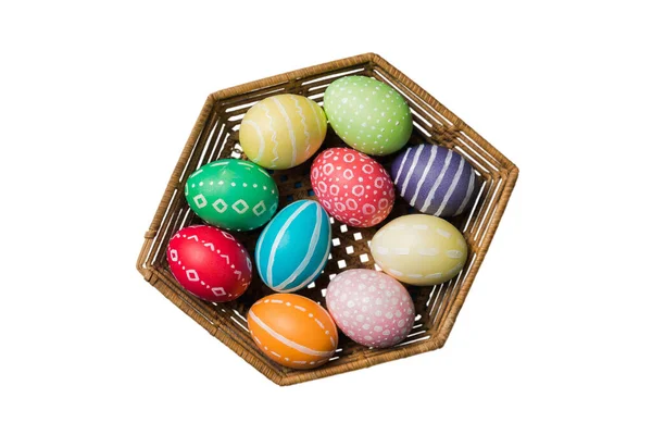 Koš Barevných Velikonočních Vajec Izolovaných Bílém Pozadí Velikonoční Koš Naplněný — Stock fotografie