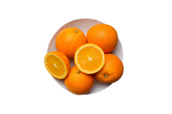 Flache Lage Von Frischen Orangenfrüchten Mit Scheiben Geschnittenen Teller Isoliert — Stockfoto